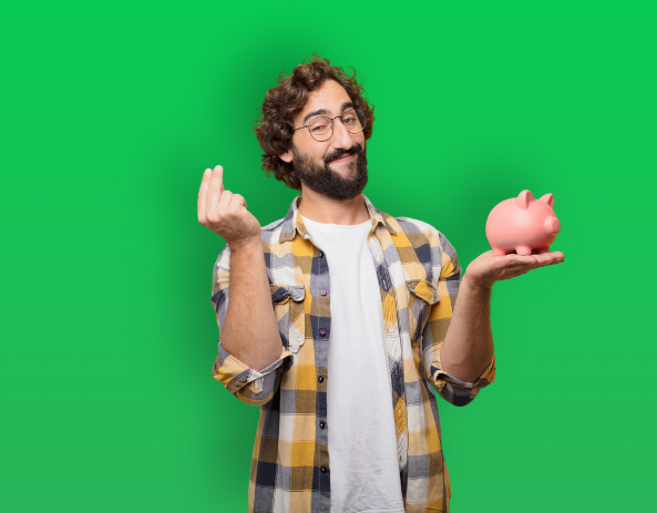 Homme barbu tenant une tirelire en forme de cochon