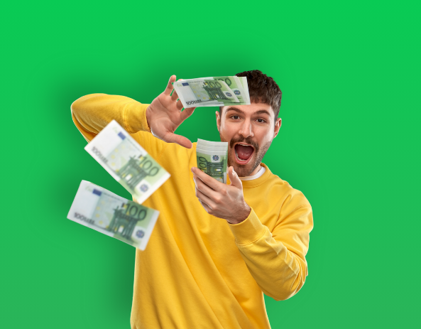 Homme riche envoyant ses billets vers la caméra